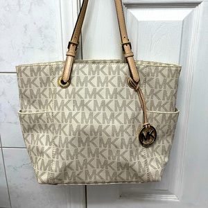 Michael Kors Jetsetter Signature Tote